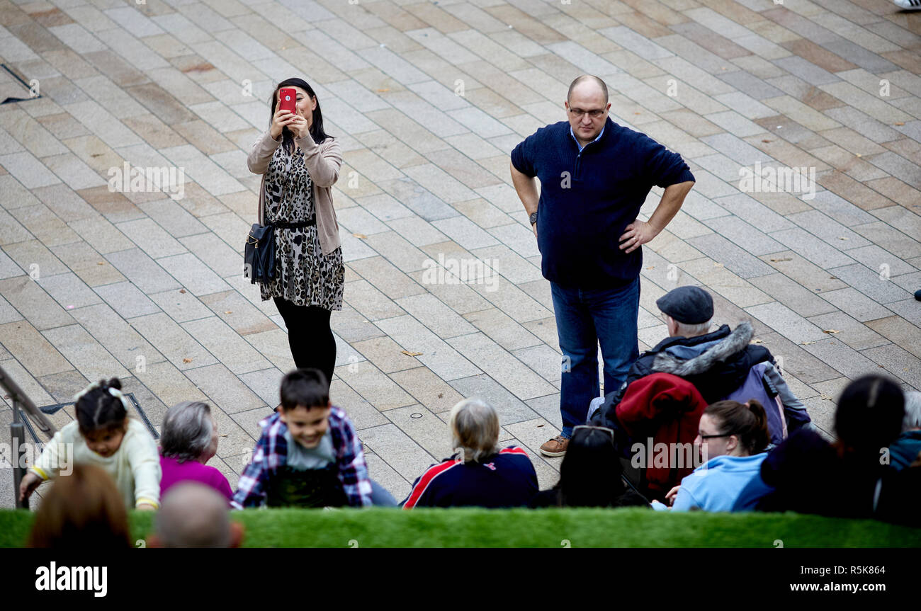 Le centre-ville de Liverpool Liverpool un gazon artificiel de couvrir les étapes coin salon Banque D'Images