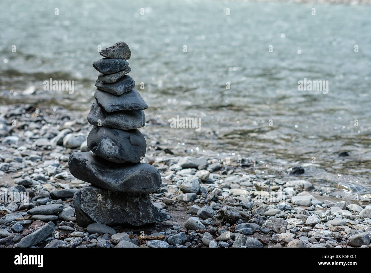 Homme de pierre pierres sur la rivière dans le trettach allgÃ¤u Banque D'Images