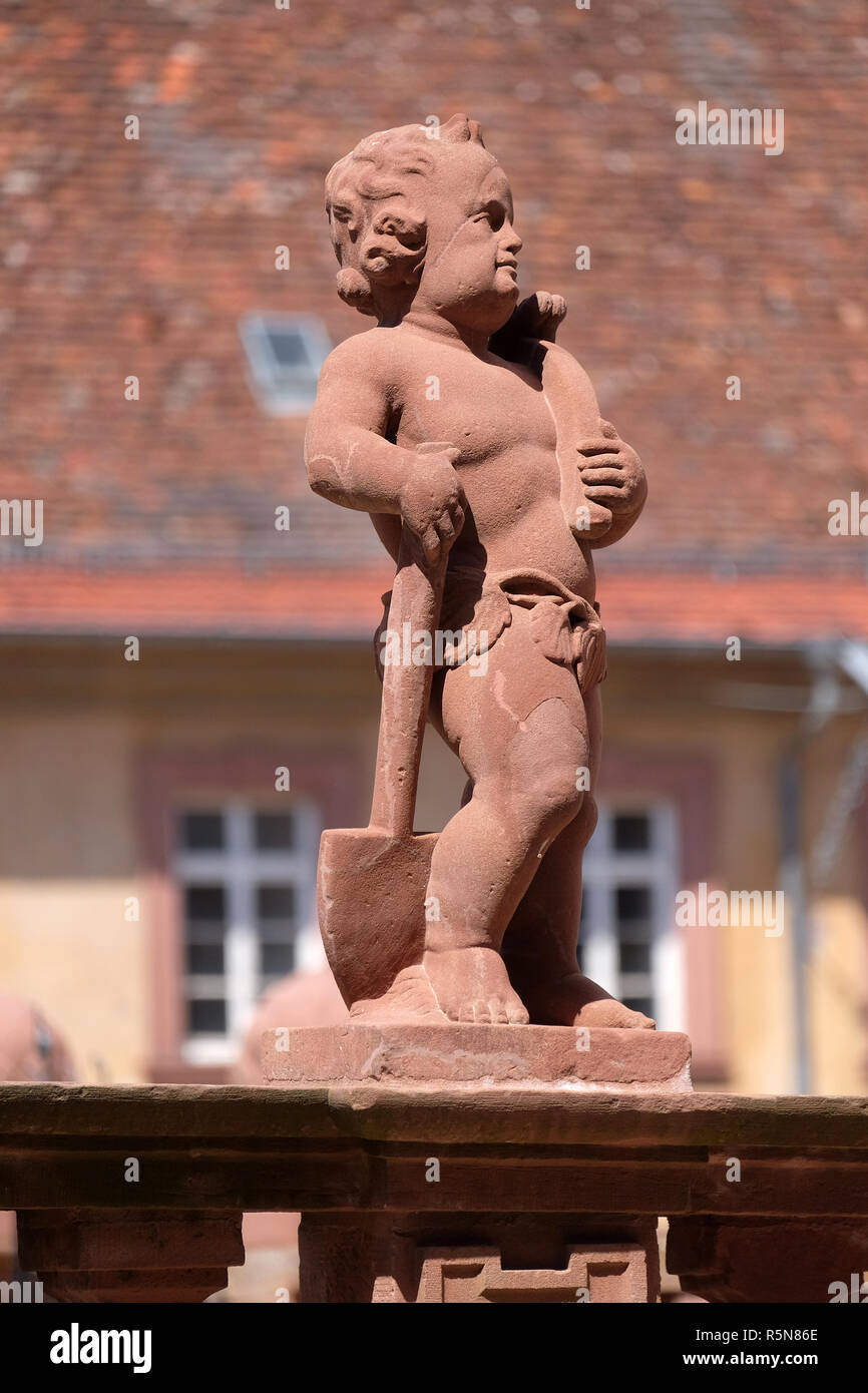 Angel, statue dans le jardin du cloître Bronnbach dans Reicholzheim près de Wertheim, Allemagne Banque D'Images