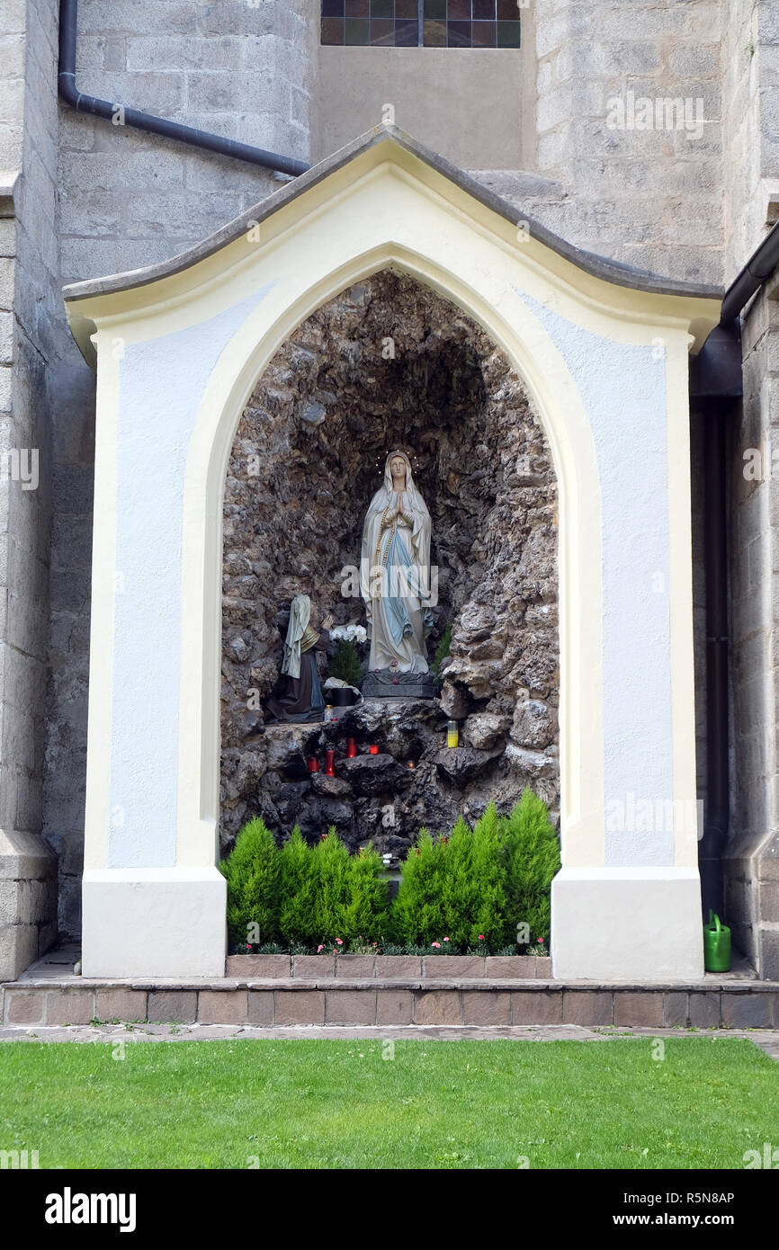 Grotte de NotreDame de Lourdes, Cathédrale de Santa Maria Assunta je