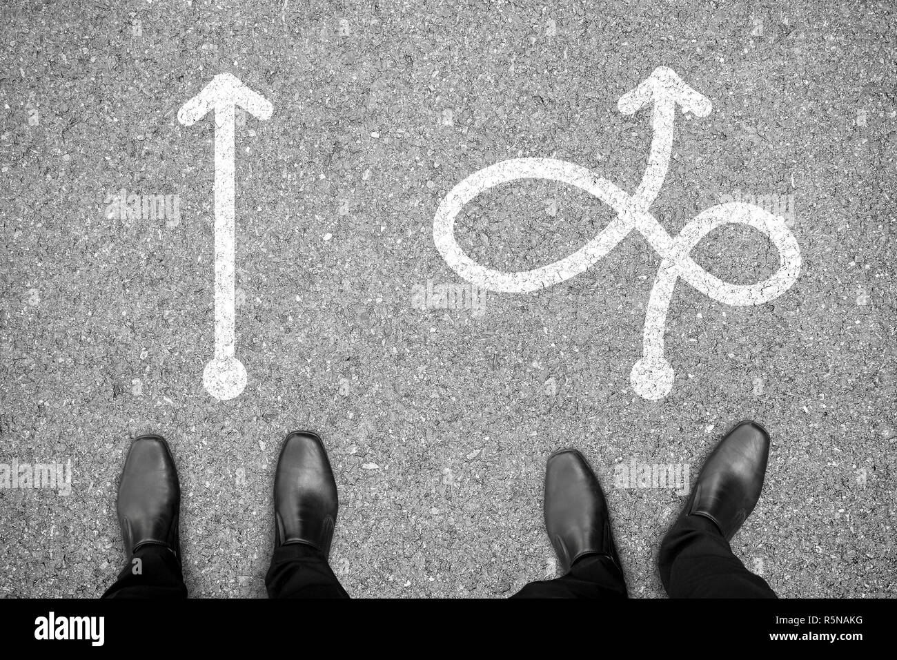 Deux concurrents commencent par condition injuste. Un facile et un autre disque. Banque D'Images