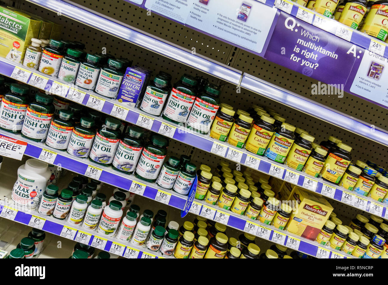 Miami Florida,Florida City,Walgreens,pharmacie,drugstore,chaîne,produit,marque d'affichage,supplément diététique,santé,vitamine,calcium,huile de poisson,nature Made,Na Banque D'Images