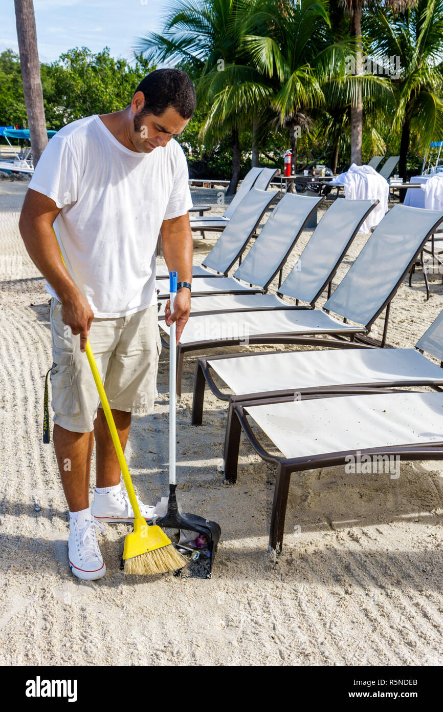 Florida Key Largo Florida Keys, US Highway route 1, Overseas Highway, Key Largo Resort à Manatee Bay, Hampton Inn, hôtel, hispanique homme hommes homme adulte Banque D'Images