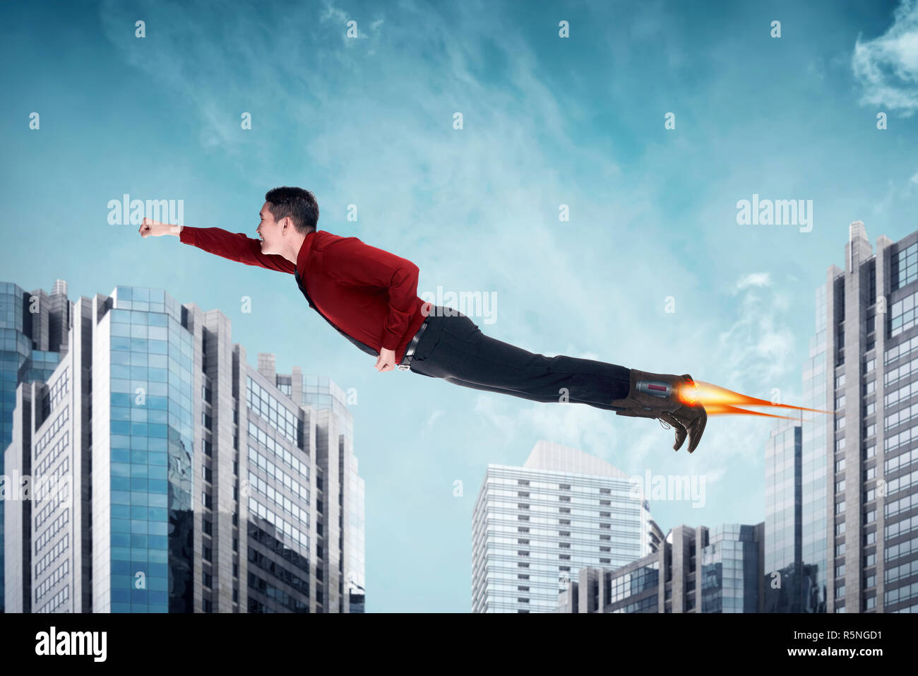 Asian business man flying avec fusée sur les chaussures Banque D'Images