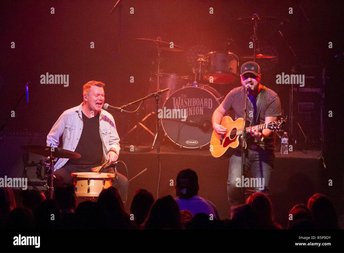 Vancvouver, British Columbia, Canada. Août 21, 2018. Aaron vu Goodvin effectuant au Commodore Ballroom de Vancouver.2018 Canadian Country Music Association Racines Artiste/groupe de l'année 2018, le groupe de l'année est retourné chez lui à la Commodore Ballroom à Vancouver pour leur dernier concert de leur tournée mondiale du Canada avec l'augmentation de Nice et du groupe 2018 de l'auteur-compositeur de l'année Aaron Goodvin. Credit : Ron Palmer/SOPA Images/ZUMA/Alamy Fil Live News Banque D'Images