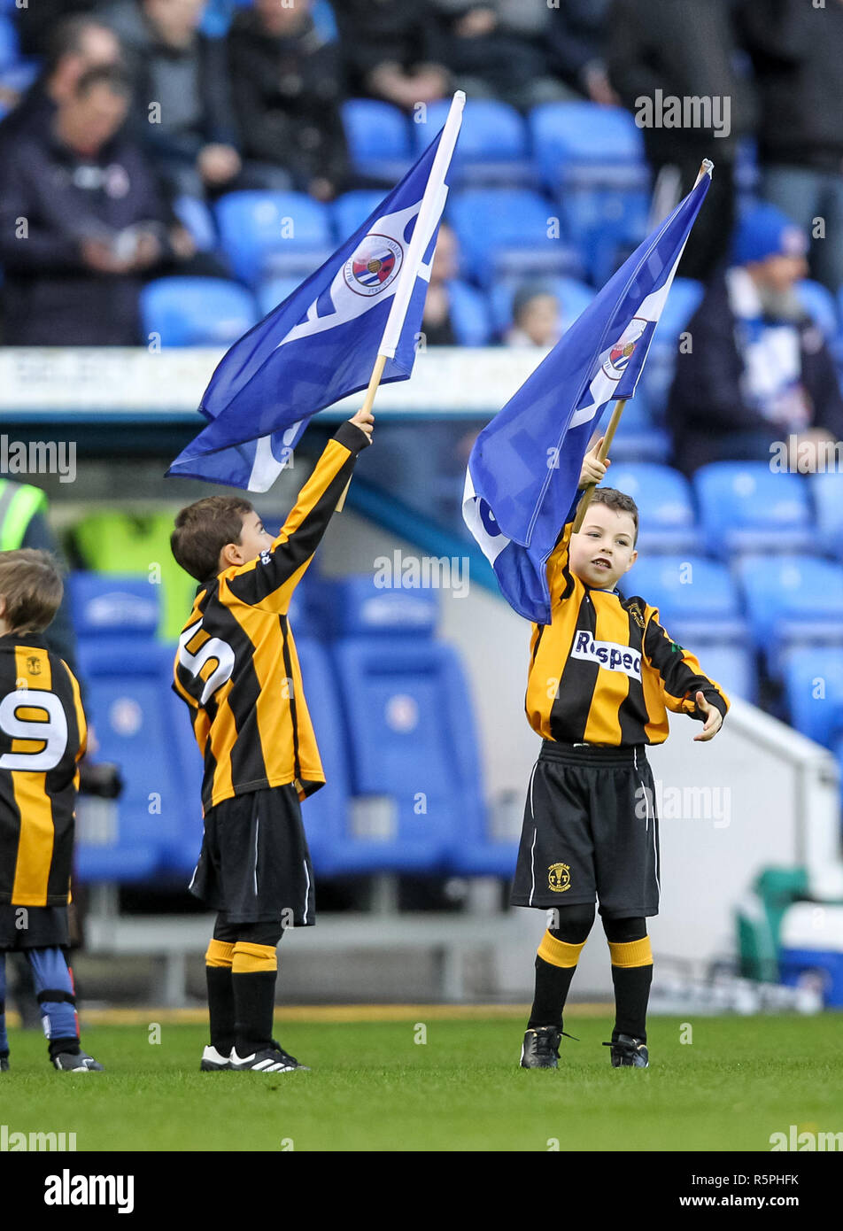 Reading, UK. 1er décembre 2018. Les tornades Thatcham joueurs avant le match de championnat EFL Sky Bet entre lecture et Stoke City au stade Madejski, lecture, l'Angleterre le 1 décembre 2018. Photo de Ken d'Étincelles. Usage éditorial uniquement, licence requise pour un usage commercial. Aucune utilisation de pari, de jeux ou d'un seul club/ligue/dvd publications. Credit : UK Sports Photos Ltd/Alamy Live News Banque D'Images