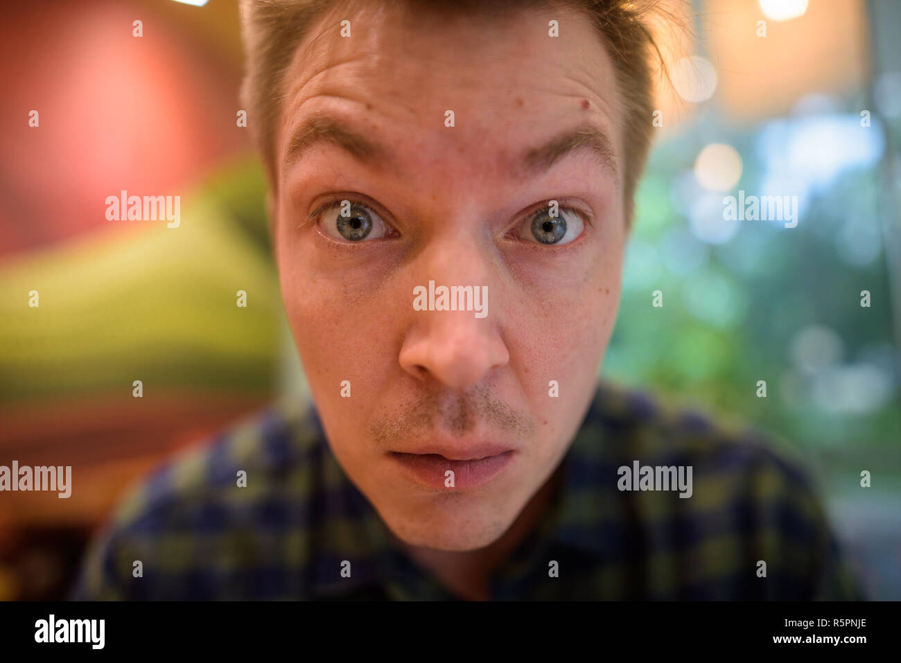 Beau jeune homme touristiques selfies point de vue personnel Banque D'Images