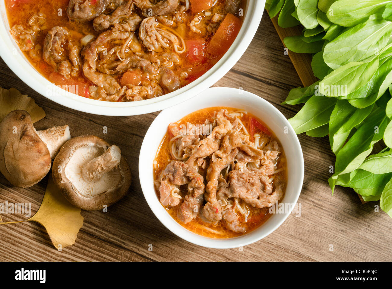 Cuisine traditionnelle, chinoise et l'aloyau aux champignons Banque D'Images