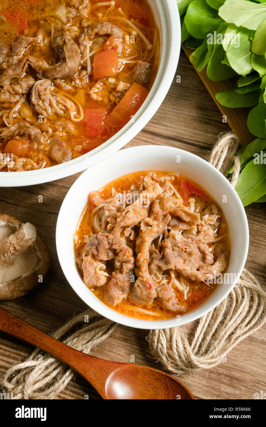 Cuisine traditionnelle, chinoise et l'aloyau aux champignons Banque D'Images