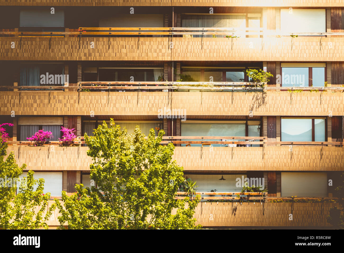 La façade de l'immeuble de brique rouge dans le centre de Valence Banque D'Images