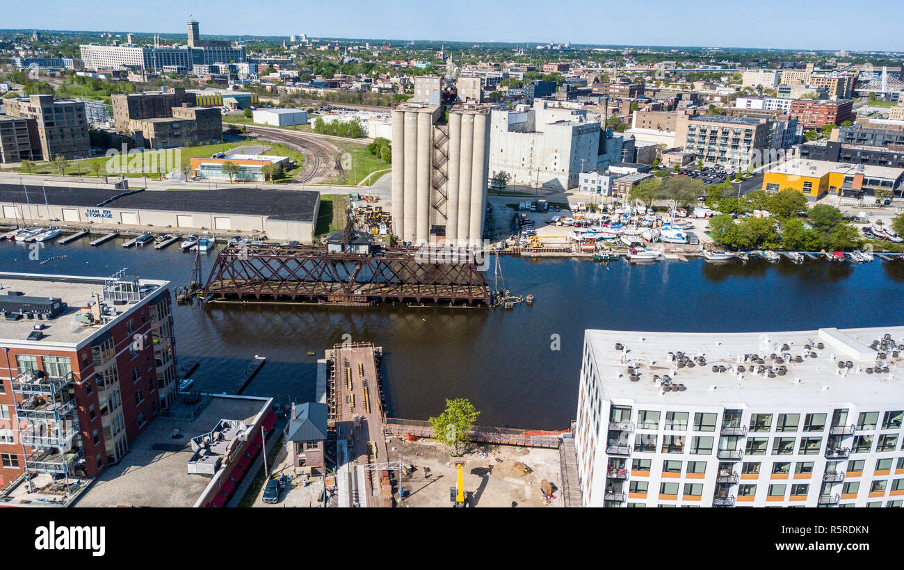 Pont ferroviaire de la rivière Kinnickinnic, Milwaukee, WI, USA Banque D'Images