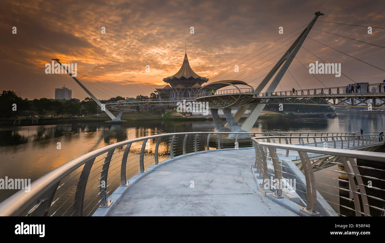 Plus long pont piétonnier Darul Hana jamais construire en Asie du Sud est situé dans la région de Sarawak Kuching Banque D'Images