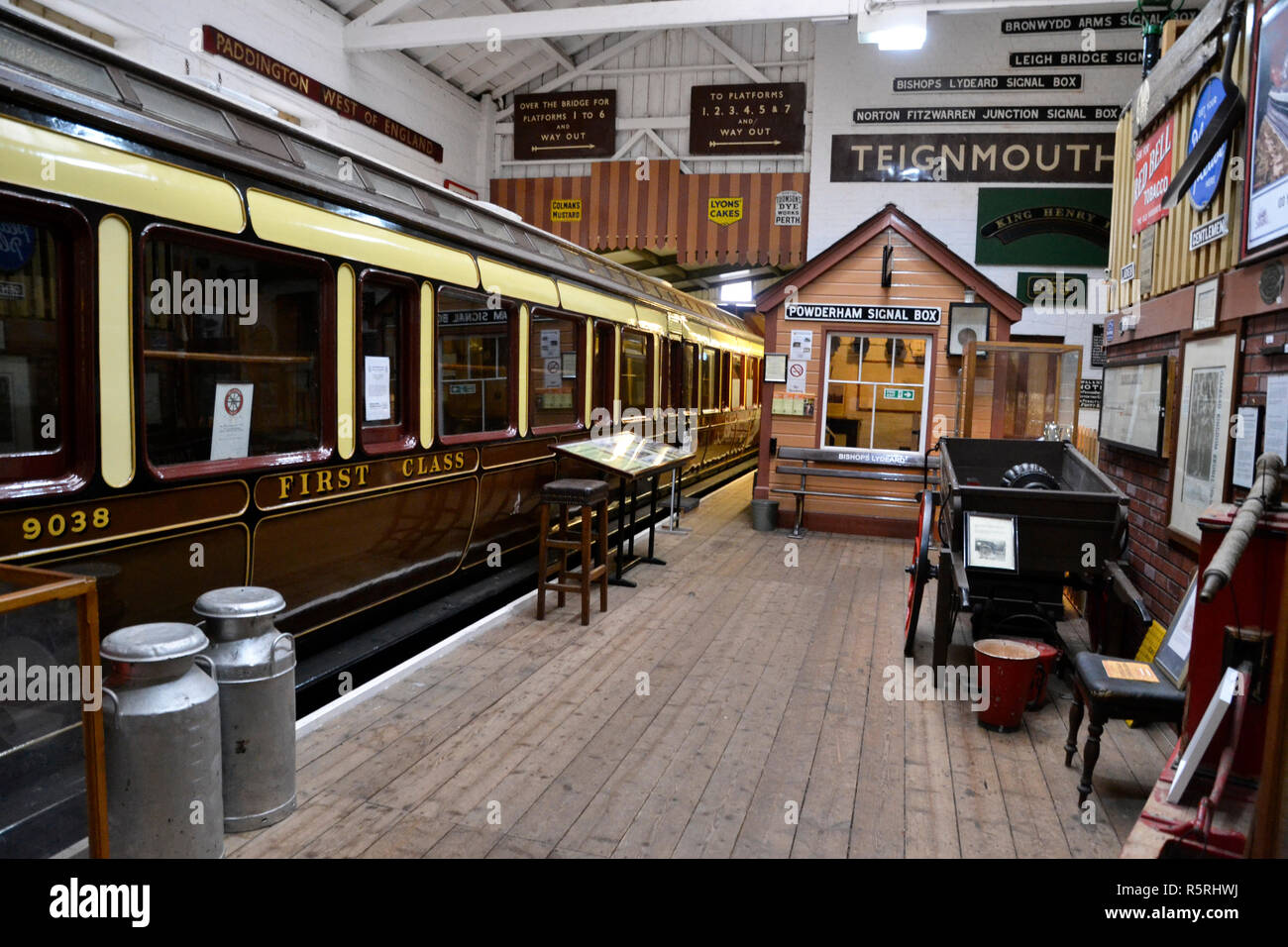 Voiture-lits n° En 9038 le musée ferroviaire à la gare de l'Ouest, Lydiard Évêques Fer Somserset, UK. Le transport a été construit en 1897. Banque D'Images