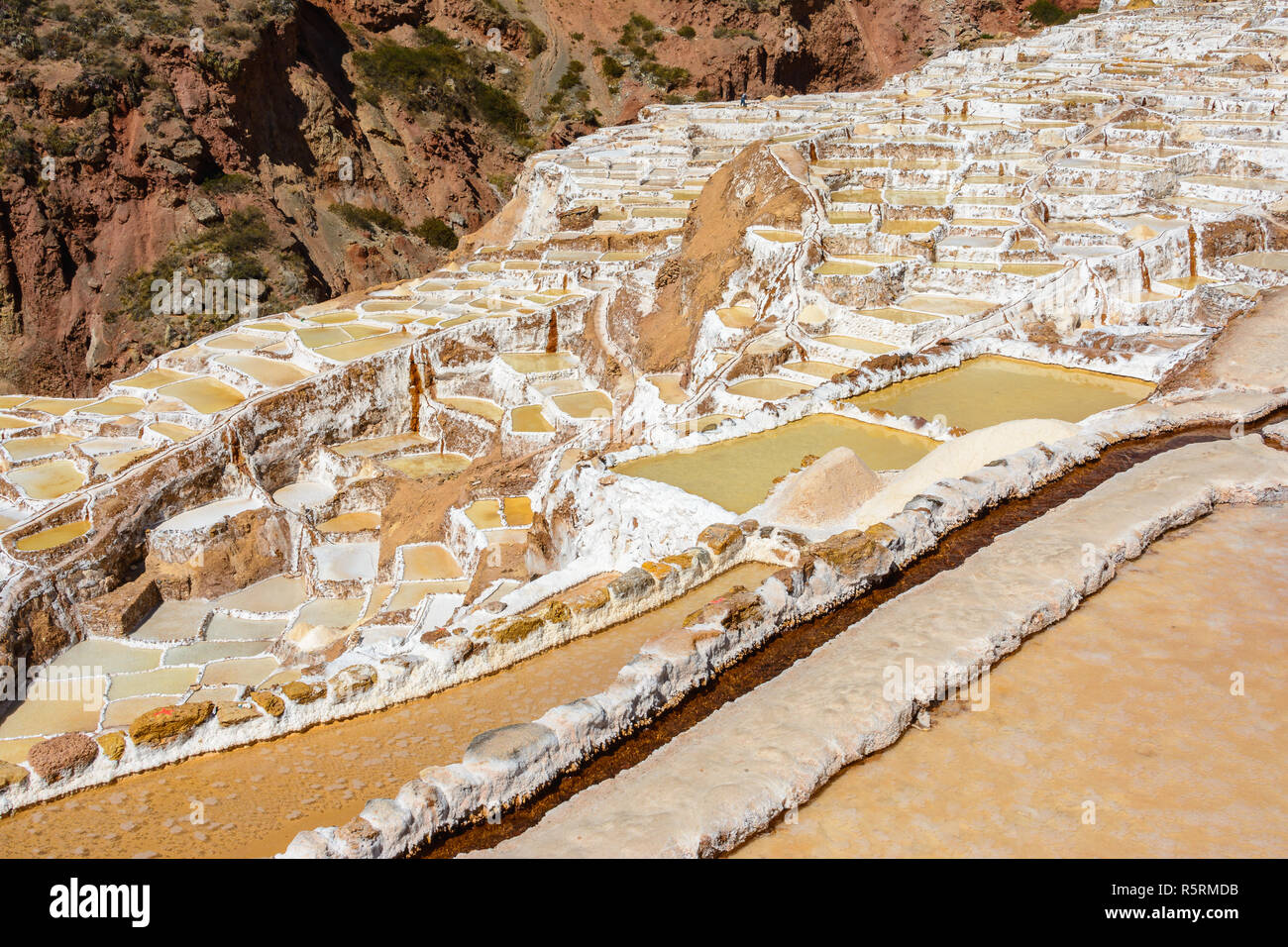 Terrasses de sel appelé "alineras de Maras' dans la région de Cusco, Pérou Banque D'Images
