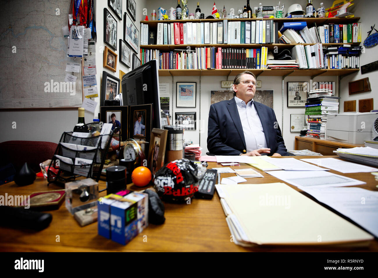 Tom Rolfstad, directeur exécutif du développement économique de Williston. Rolfstad, d'origine norvégienne américaine, a pris sa retraite en 2014. Le pétrole de schiste du champ de Bakken a alimenté la croissance économique de Williston. Banque D'Images