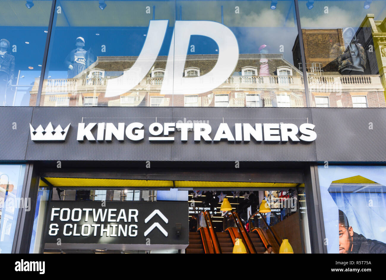 Fenêtre de la boutique JD Sports sur Oxford Street, Londres, Royaume-Uni Banque D'Images