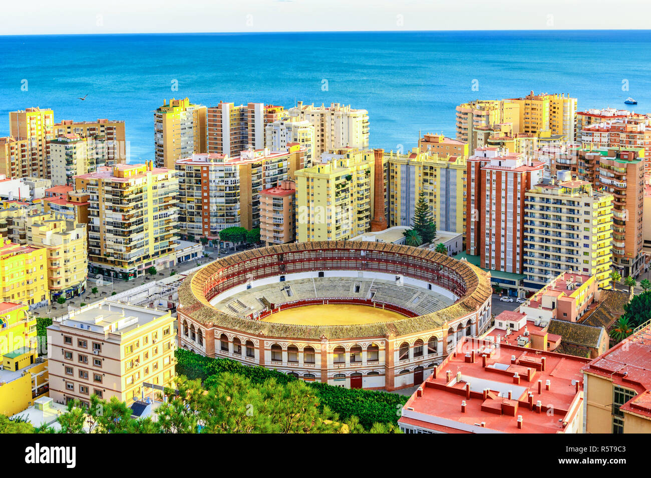 Plaza de Toros (Arènes) de l'avant-plan, Malaga, Andalousie, Costa del Sol, Espagne, Europe Banque D'Images