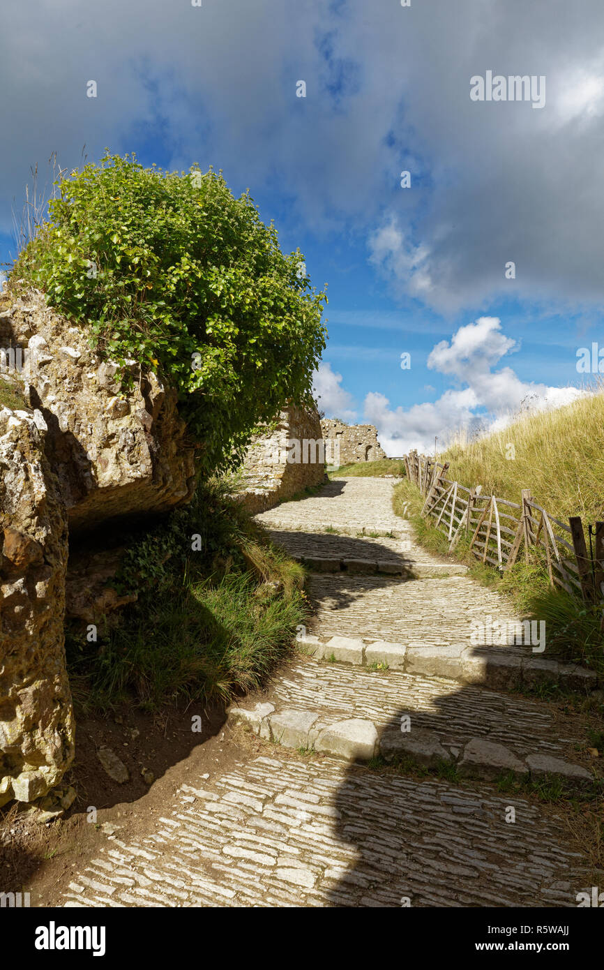 Sentiers jusqu'à Corfe Castle, Dorset Banque D'Images