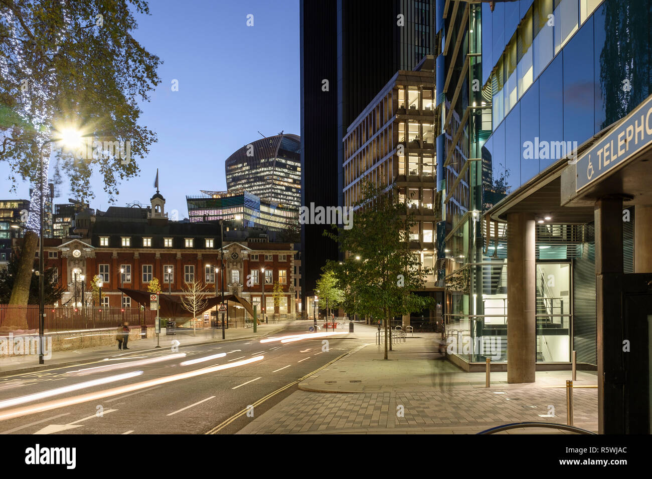 St Botolph Street at night,London,UK,Aldgate Banque D'Images