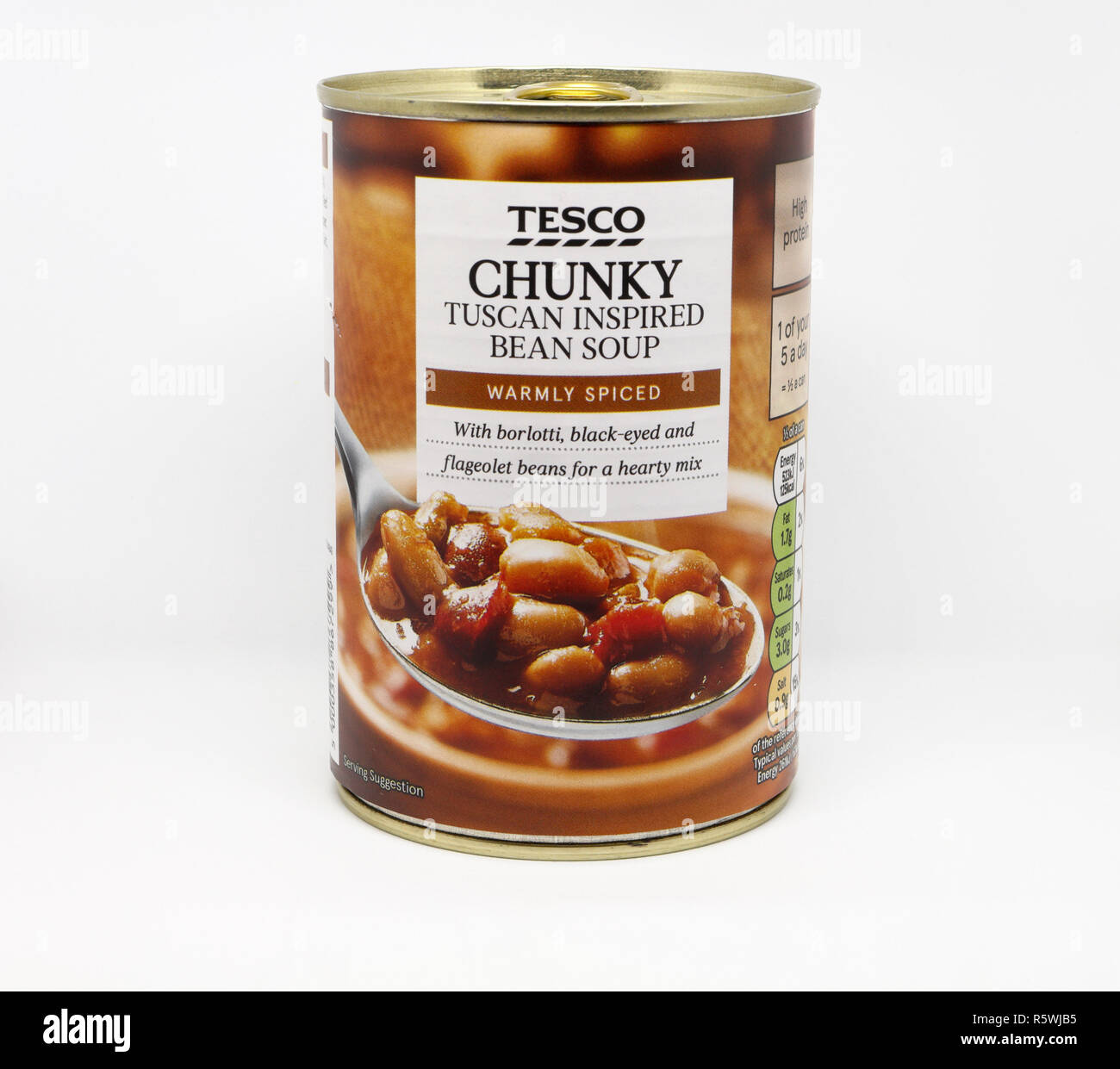 Boîte de conserve de Tesco, soupe de haricots épaisse d'inspiration toscane, nourriture en conserve, étiquette du produit Banque D'Images