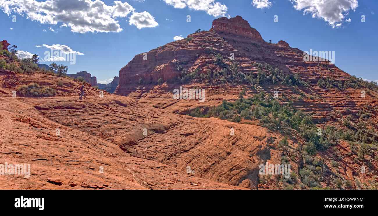 Cycliste à vélo sur la tête d'éléphant sur Mitten Ridge, Sedona, Arizona, United States Banque D'Images