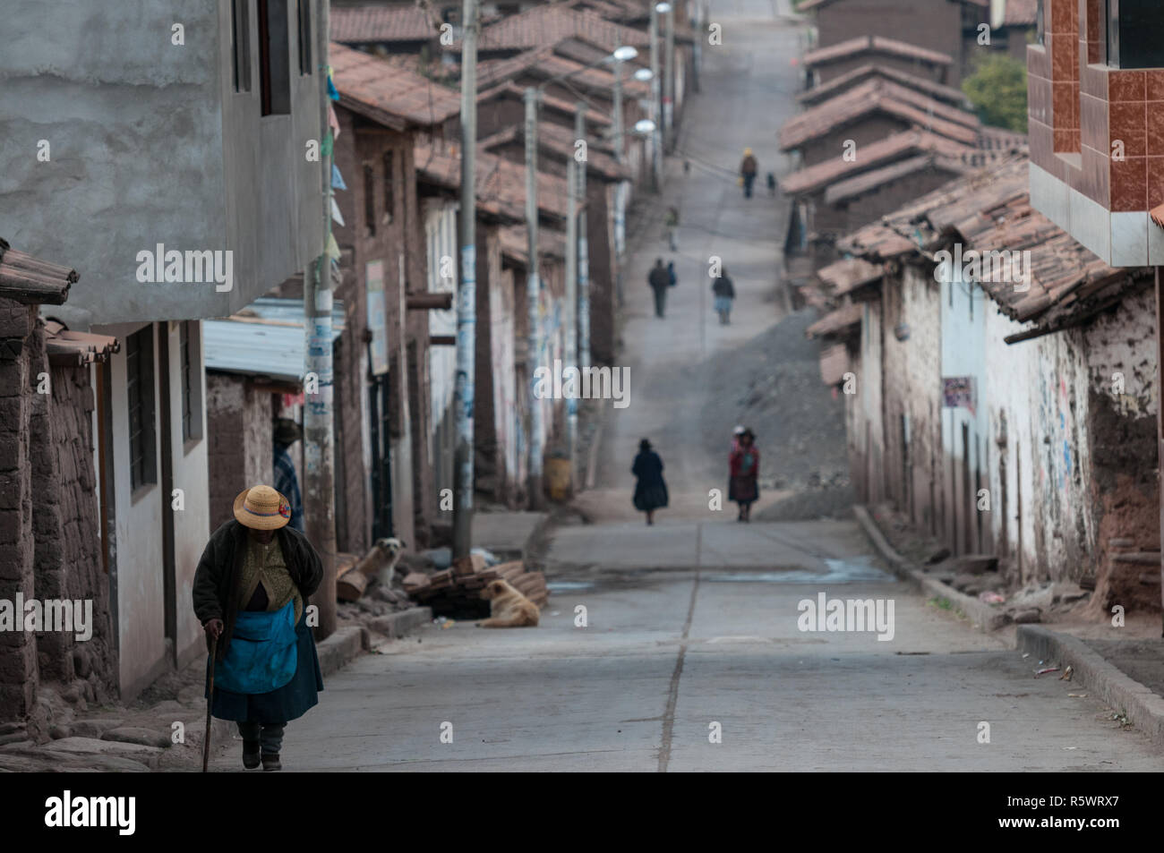 Yaurisque, Pérou - 15 août 2011 : les rues d'une ville très pauvre au milieu de la Cordillère des Andes. Banque D'Images