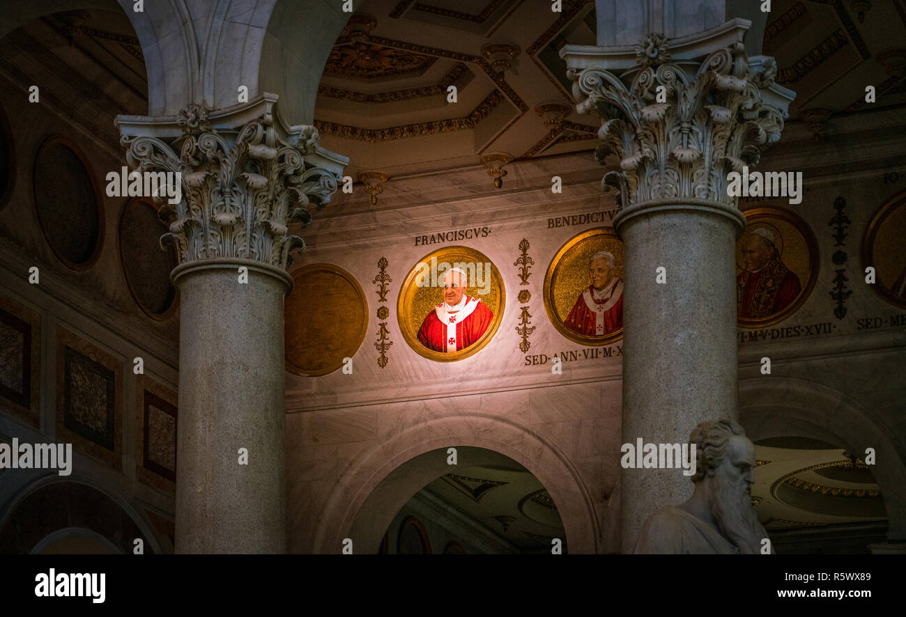 Le pape François en mosaïque de la basilique Saint Paul Hors les Murs, à Rome. Banque D'Images
