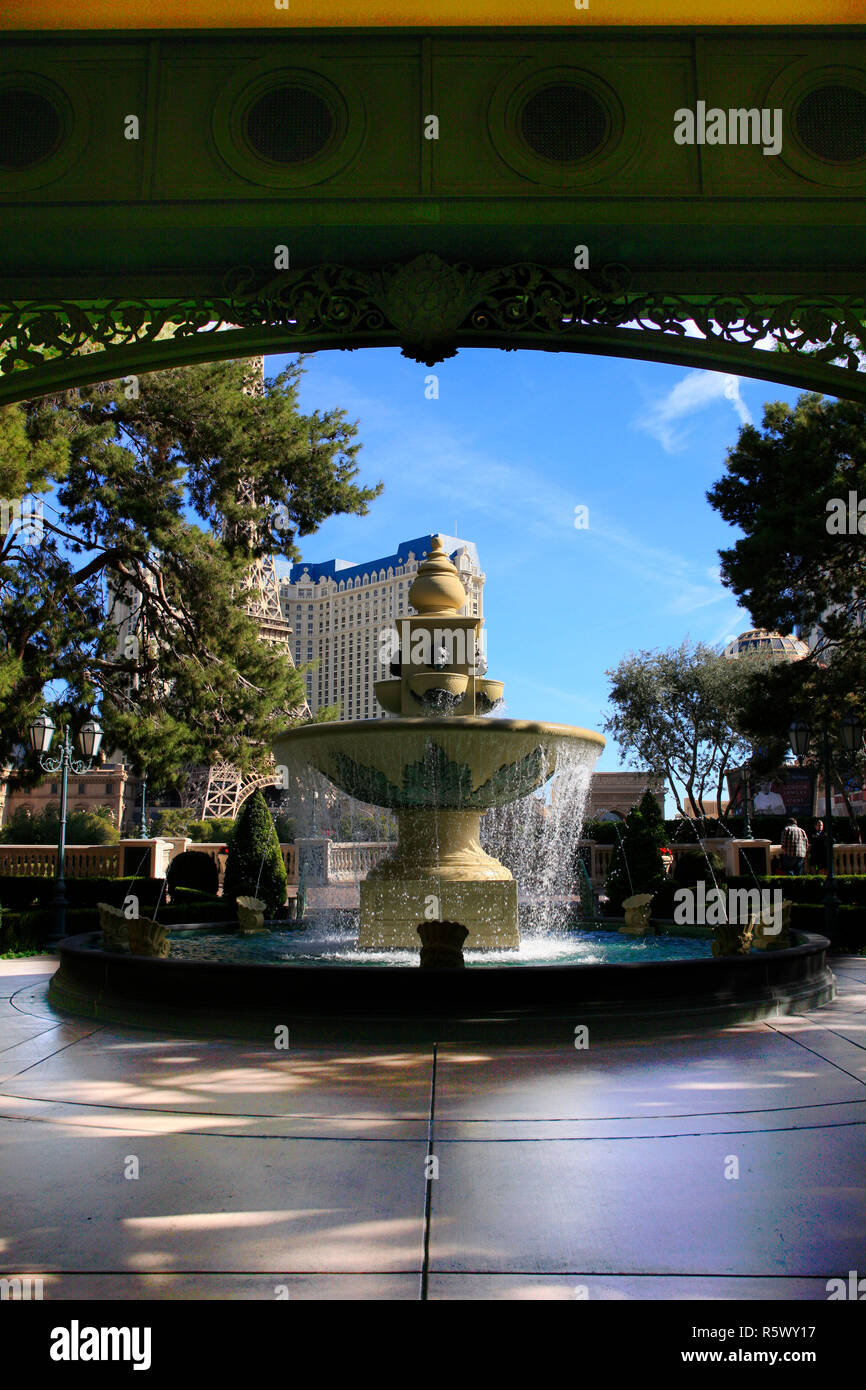 L'entrée de l'hôtel Caesars Palace, fontaine et jardins sur le Strip à Las Vegas au Nevada Banque D'Images