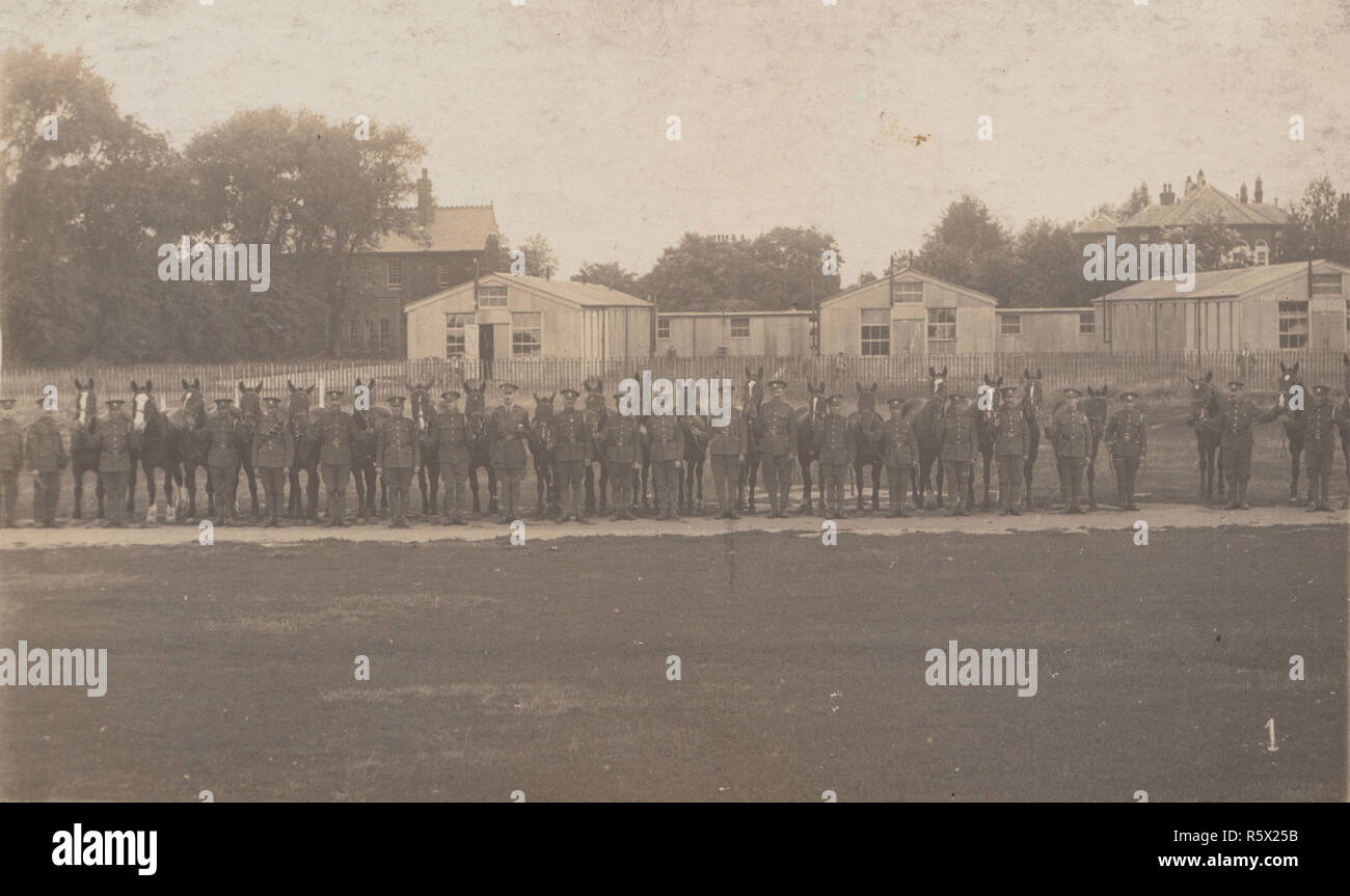 Colchester Vintage Carte postale photographique montrant une montée de la Section des soldats de l'armée britannique Banque D'Images