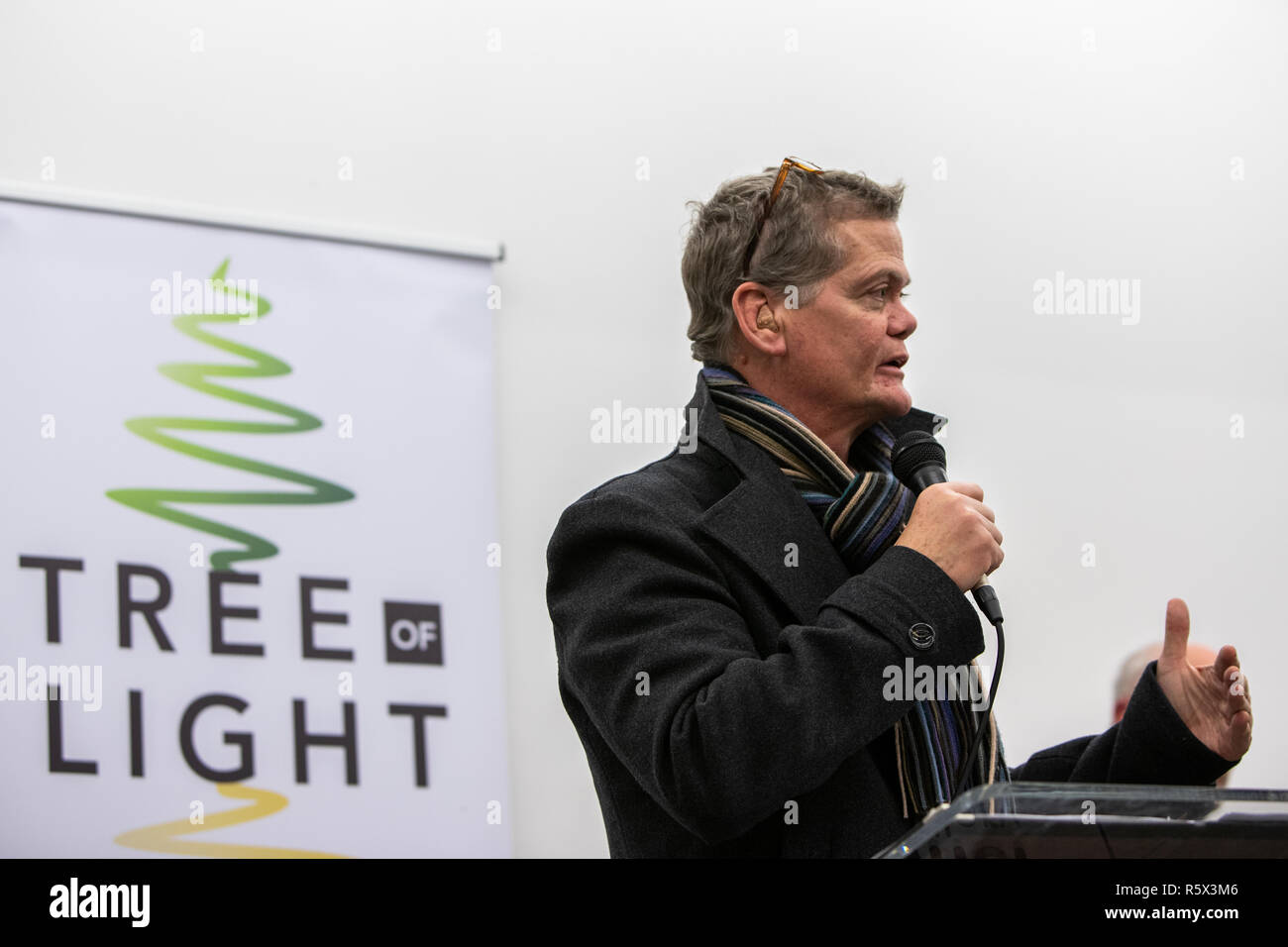 Stephen Lloyd MP (LibDem) Eastbourne Eastbourne : à l'Arbre de lumières de fête Banque D'Images