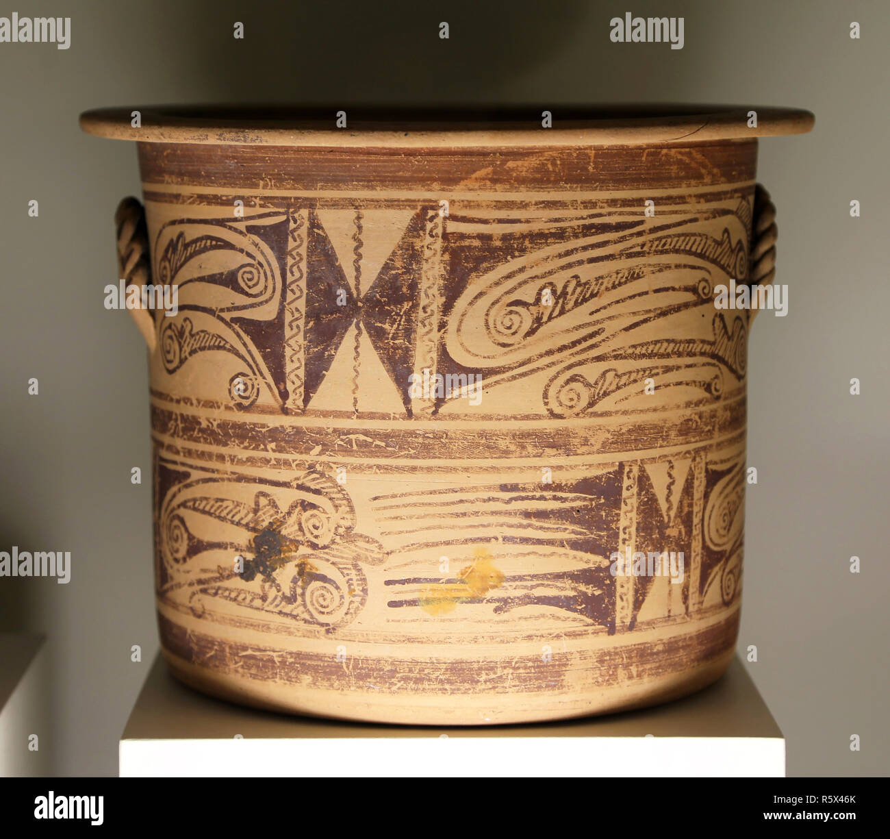 Vase ware ibérique Kalathos (3e siècle avant J.-C.), roue-faites de la poterie, la culture ibérique, au sud-est de la péninsule ibérique, l'Espagne. Banque D'Images