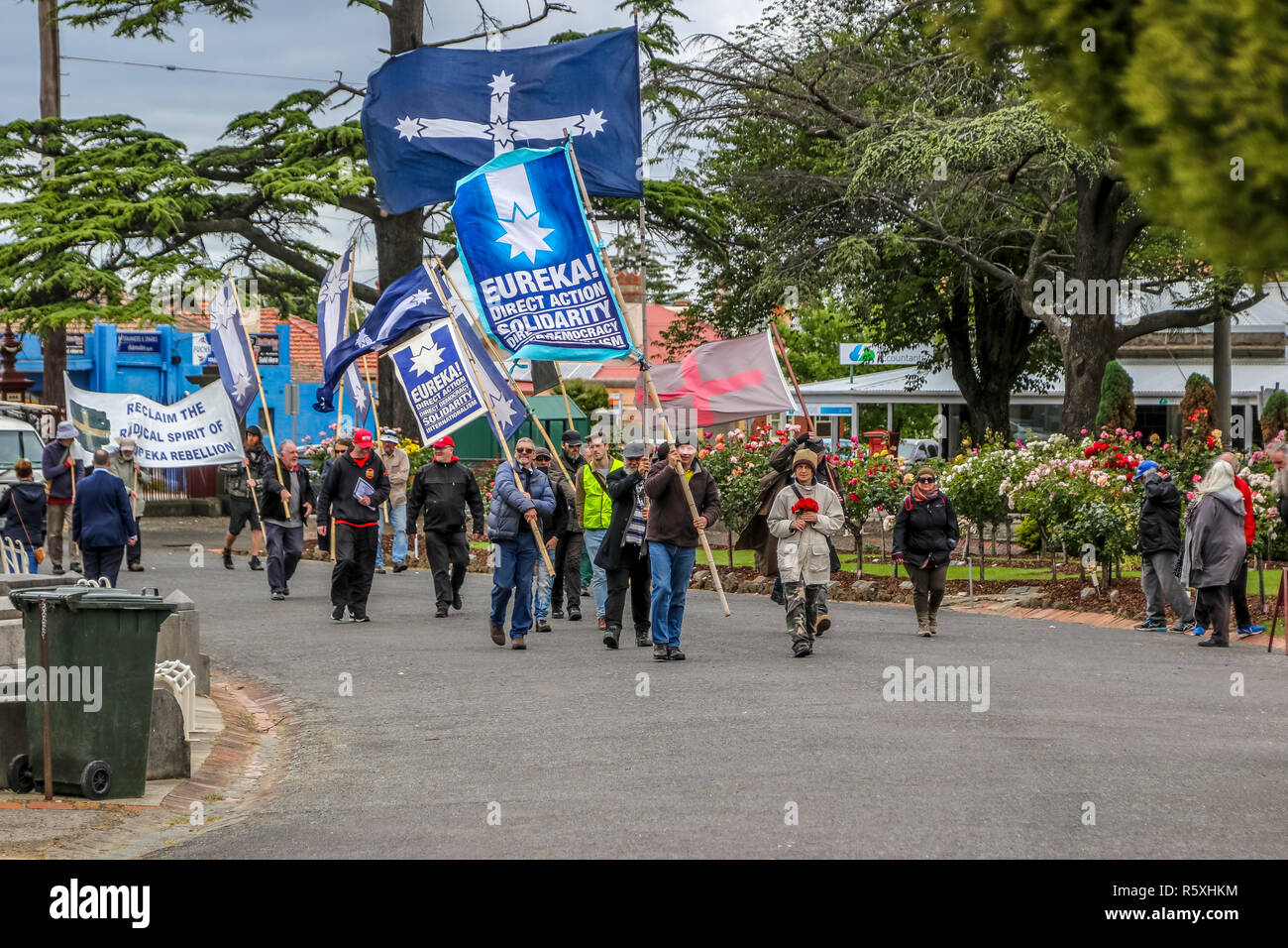 Vieux cimetière de Ballarat, Ballarat, Victoria, Australie. 19Th Mar 2018. La marche sur l'Eureka diggers de sépulture par le récupérer de l'esprit radical de la révolte d'Eureka de la campagne de l'Institut des médias de l'anarchiste. Credit : brett keating/Alamy Live News Banque D'Images