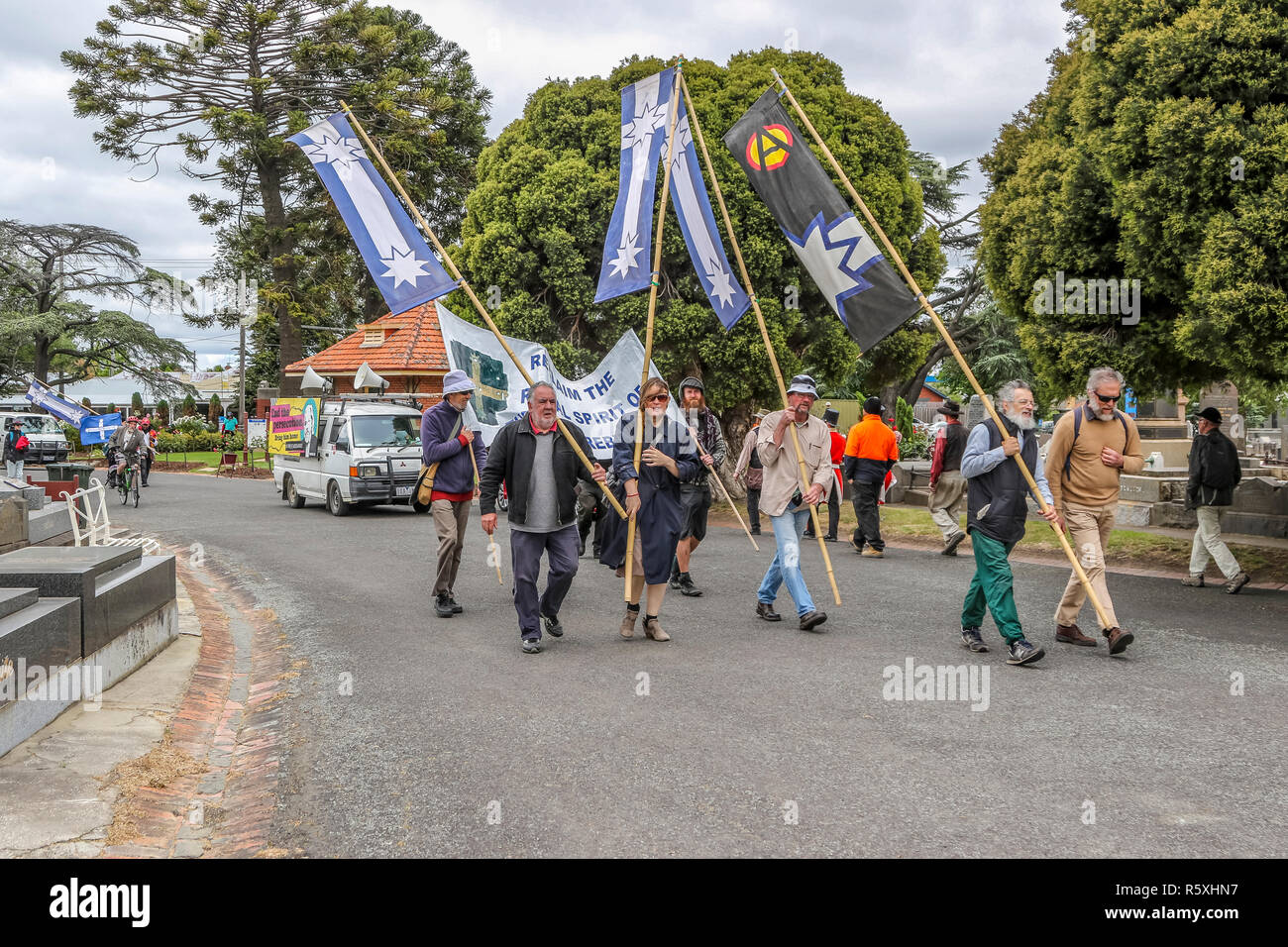 Vieux cimetière de Ballarat, Ballarat, Victoria, Australie. 19Th Mar 2018. La marche sur l'Eureka diggers de sépulture par le récupérer de l'esprit radical de la révolte d'Eureka de la campagne de l'Institut des médias de l'anarchiste. Credit : brett keating/Alamy Live News Banque D'Images