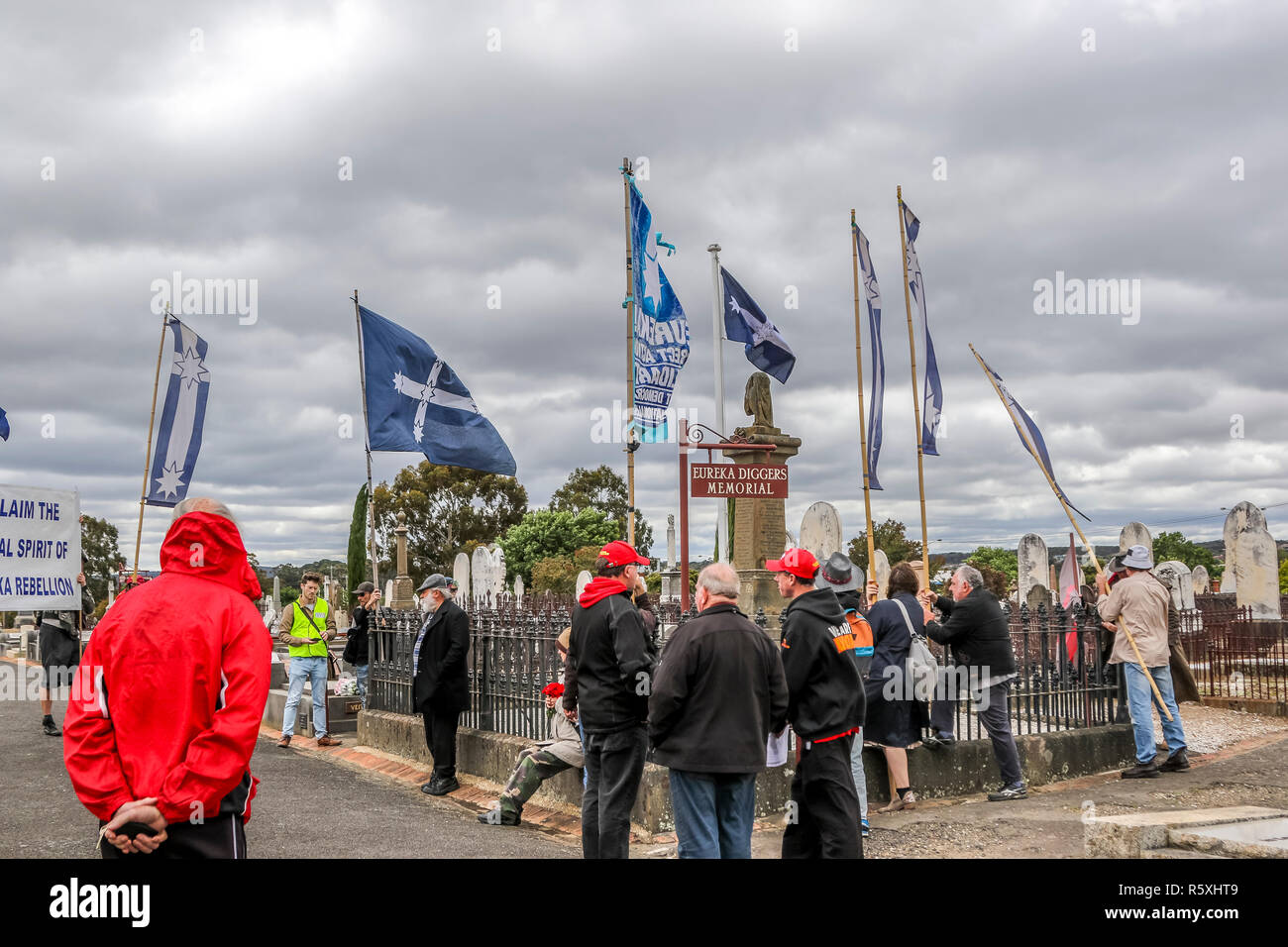 Vieux cimetière de Ballarat, Ballarat, Victoria, Australie. 19Th Mar 2018. La marche sur l'Eureka diggers de sépulture par le récupérer de l'esprit radical de la révolte d'Eureka de la campagne de l'Institut des médias de l'anarchiste. Credit : brett keating/Alamy Live News Banque D'Images