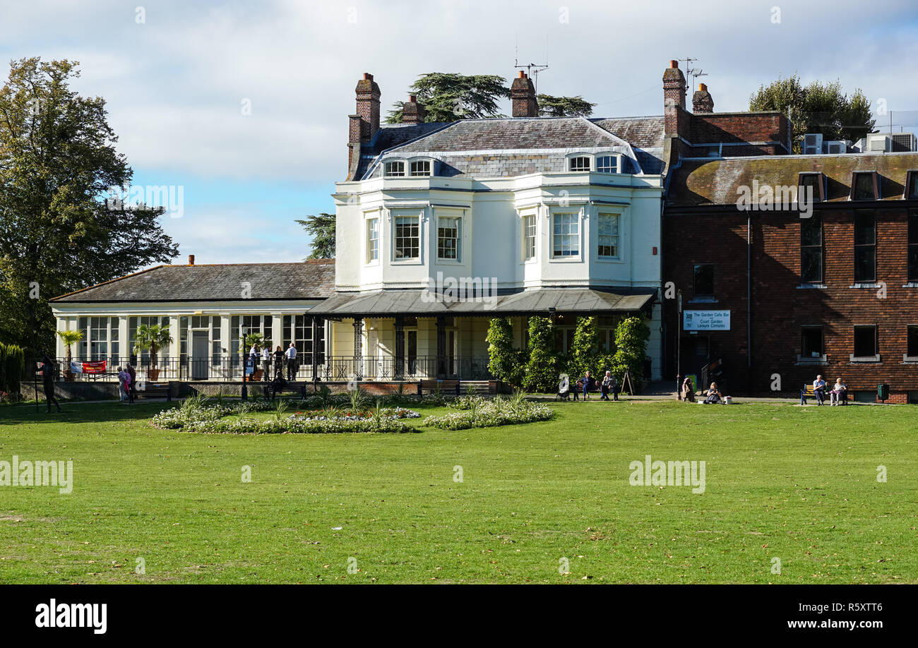 Maison Jardin Cour à Higginson Park, Marlow, Buckinghamshire, Angleterre Royaume-Uni UK Banque D'Images