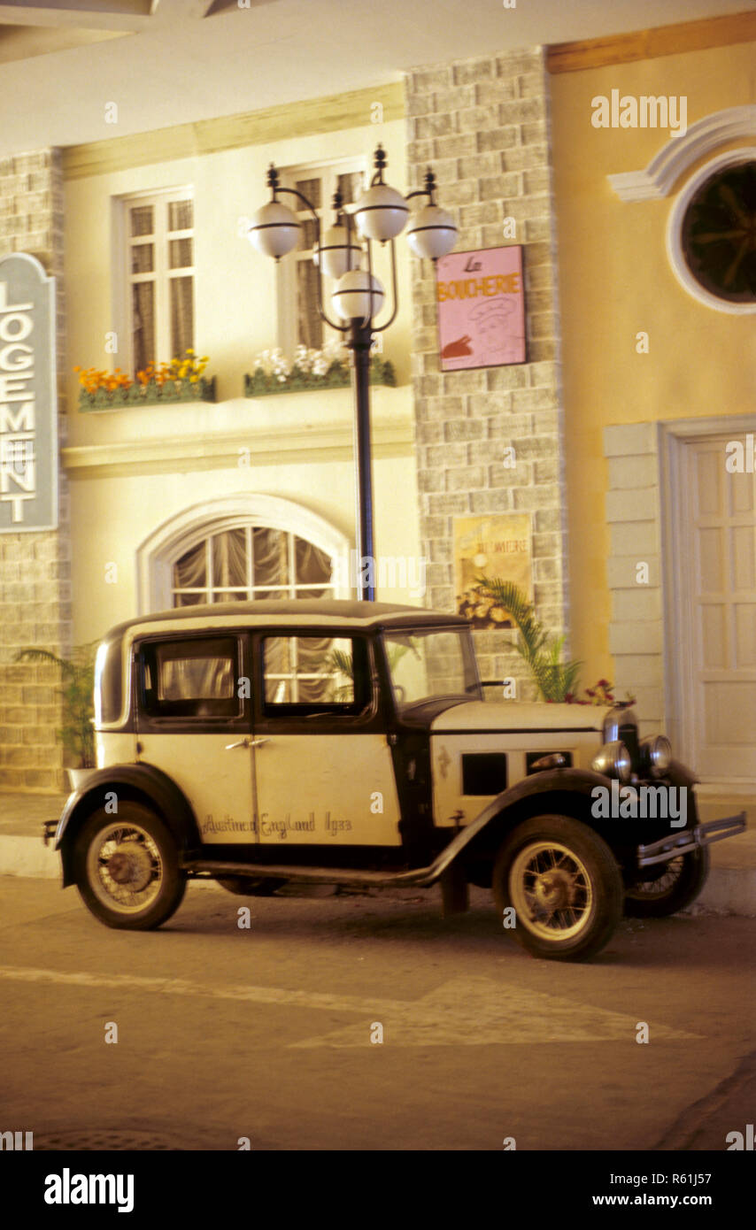 Véhicules automobiles Automobiles, Rue de Paris 1815 Festival du Film Set-95, Nehru Centre, Bombay Mumbai, Maharashtra, Inde Banque D'Images