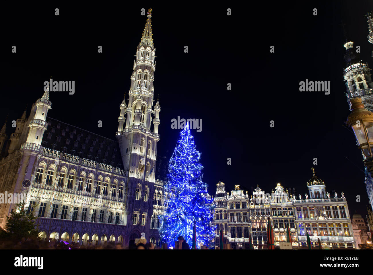Arbre de Noël 2018 à l'Hôtel de Ville, Grand-Place, Bruxelles, Belgique Banque D'Images