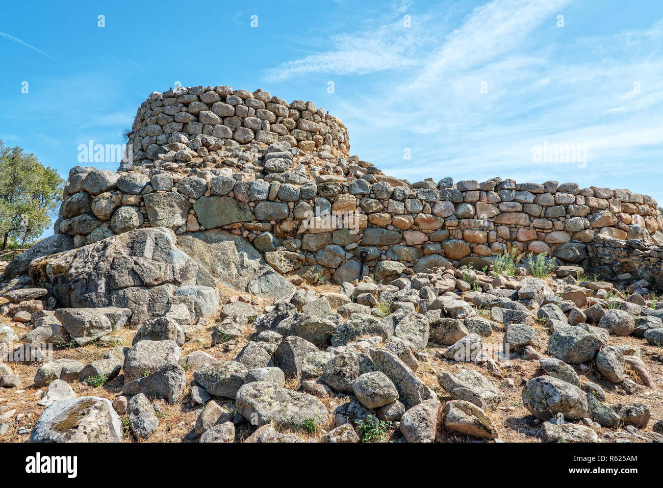 Nuraghe la prisgiona Arzachena Sardaigne rocks tour principal Banque D'Images