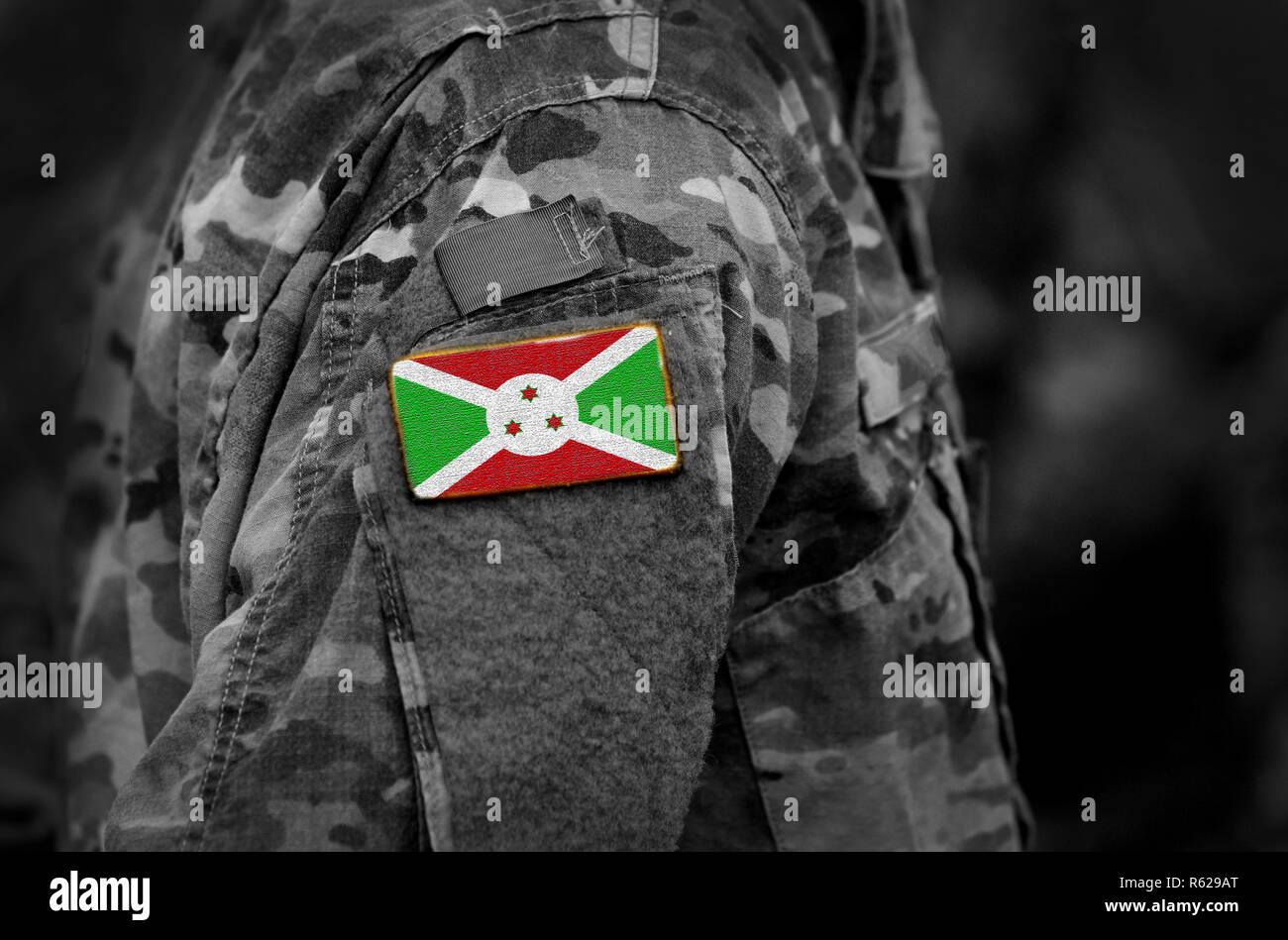 Pavillon du Burundi sur les soldats du bras (collage). Banque D'Images