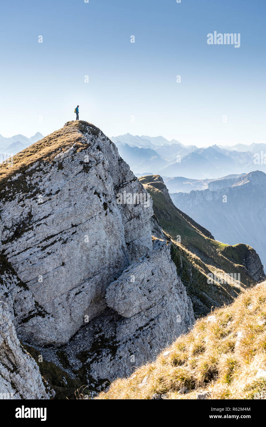 Arrivés au sommet, grimpeur en haut de l'Hengst, Schrattenfluh, Suisse Banque D'Images