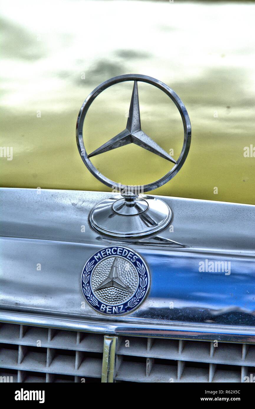 Symbol Old Mercedes Benz Car Banque D Image Et Photos Page 2 Alamy