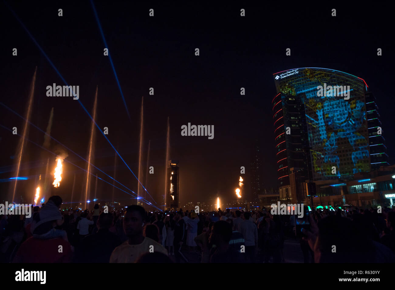 Dubaï, Émirats arabes unis. 2 décembre 2018 - Dubai Festival City, DUBAÏ, ÉMIRATS ARABES UNIS : lumière et laser indiquent le rendement par Imagine "Un rêve d'enfant". Credit : Fahd Khan/Alamy Live News Banque D'Images