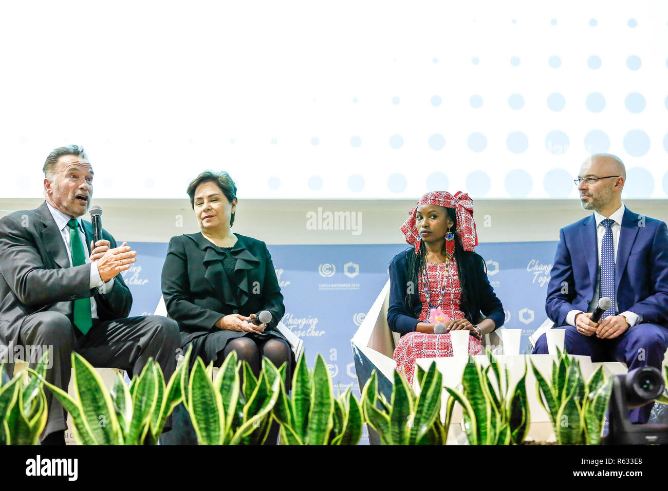 Katowice, Pologne. 3 Décembre, 2018. Arnold Schwarzenegger, l'USC Schwarzenegger Président de l'Institut et ex-gouverneur de Californie, Patricia Espinosa, Secrétaire exécutif de la CCNUCC, Hindou, Ibrahim chef autochtone et Michal Kurtyka, Secrétaire d'État au Ministère de l'énergie en Pologne au cours de l'Action du panneau d'ouverture du moyeu à la COP24, Pologne le 3 décembre 2018. COP24 est organisé par Convention-cadre des Nations Unies pour les changements climatiques (CCNUCC). Credit : Michal Bielsk Podlaski/Alamy Live News Banque D'Images