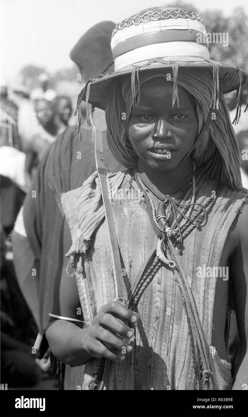 Jeune Cameroun tribesman 1959 Banque D'Images