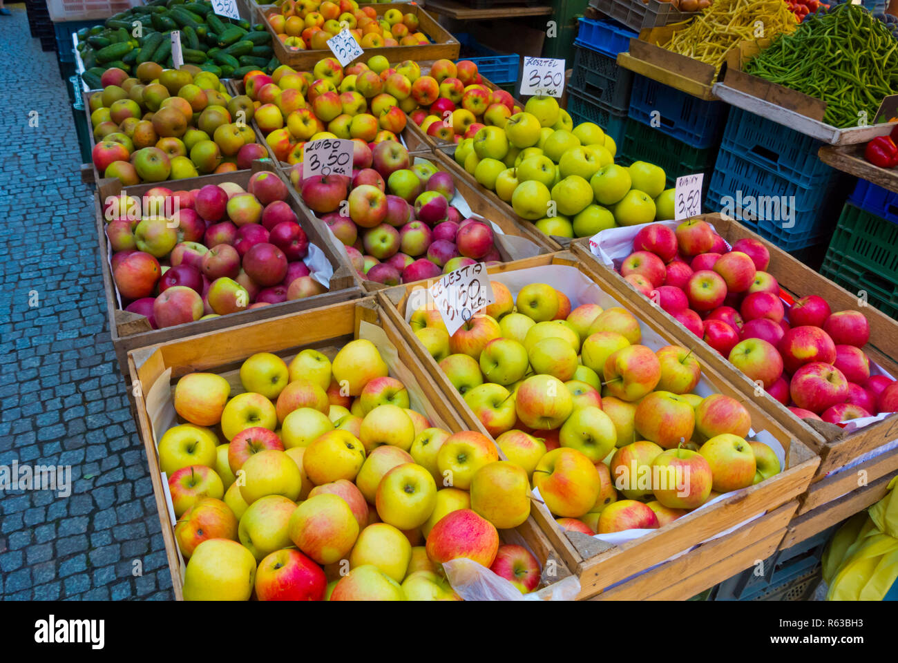 Les pommes, marché plein air, à l'extérieur de Hala Targowa, Plac Dominikanski, Gdansk, Pologne Banque D'Images