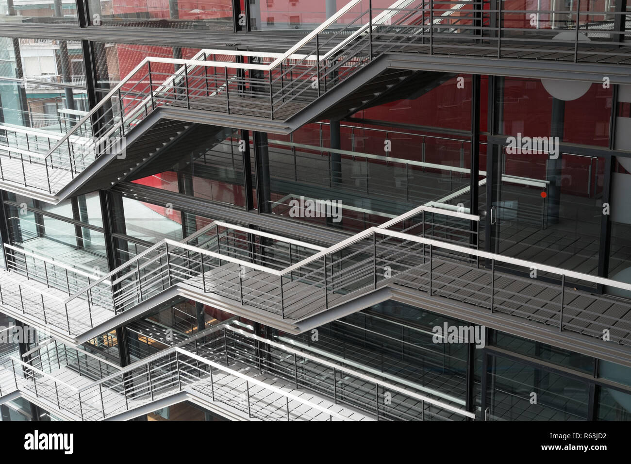 Point de vue de l'extension de la Reina Sophia Museum, Madrid par le célèbre architecte français Jean Nouvel qui a remporté le Prix Pritzker 2008 Banque D'Images