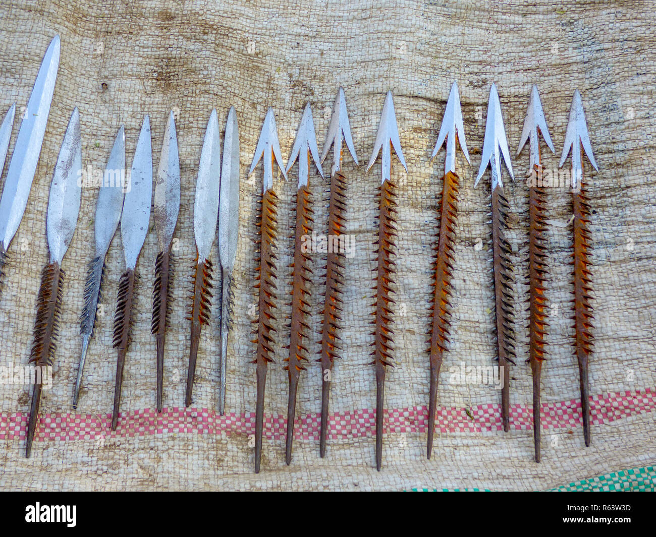 Des pointes de lance et faite par le Gidonwoduk la tribu, l'ancien forgeron Datoga tribu. Aujourd'hui, ils sont une tribu séparée. Ils ne se marient pas avec Da Banque D'Images