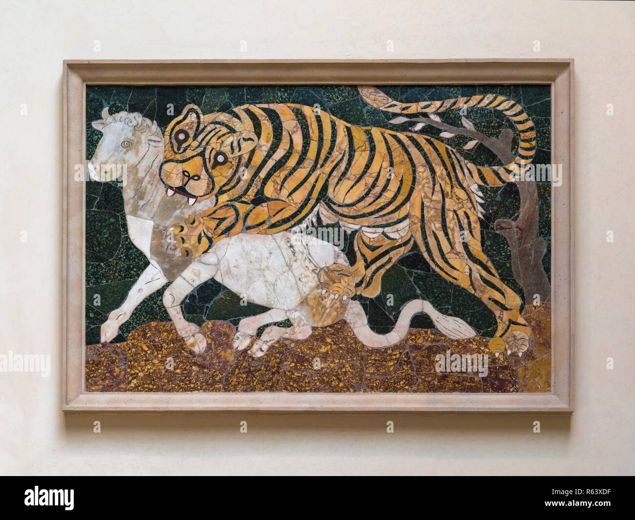 Panneau en opus sectile avec tiger agression d'un veau, les musées du Capitole, Rome, Italie Banque D'Images