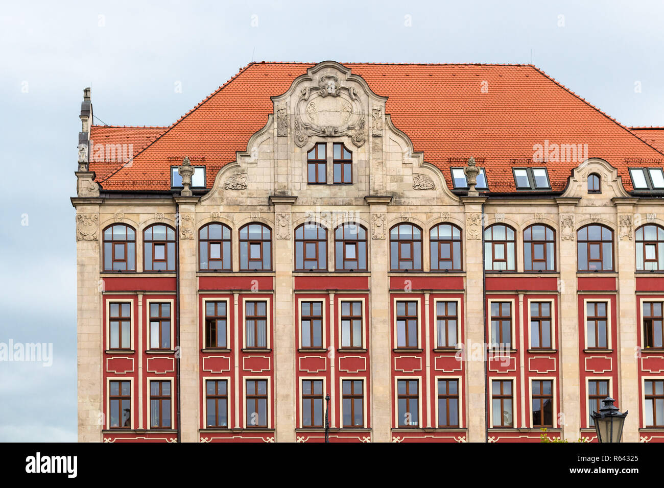 Façade de palais urbain ancien dans la ville de Wroclaw Banque D'Images