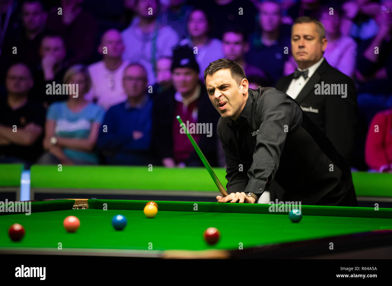 Ronnie O'Sullivan réagit pendant sept jours du Championnat du Royaume-Uni Betway au York Barbican. Banque D'Images